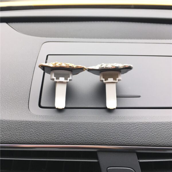 Fashion Leopard Head Outlet Vent Perfume Clip to Remove Odor Car Interior Creative Ornaments Car Perfume Air Freshener
